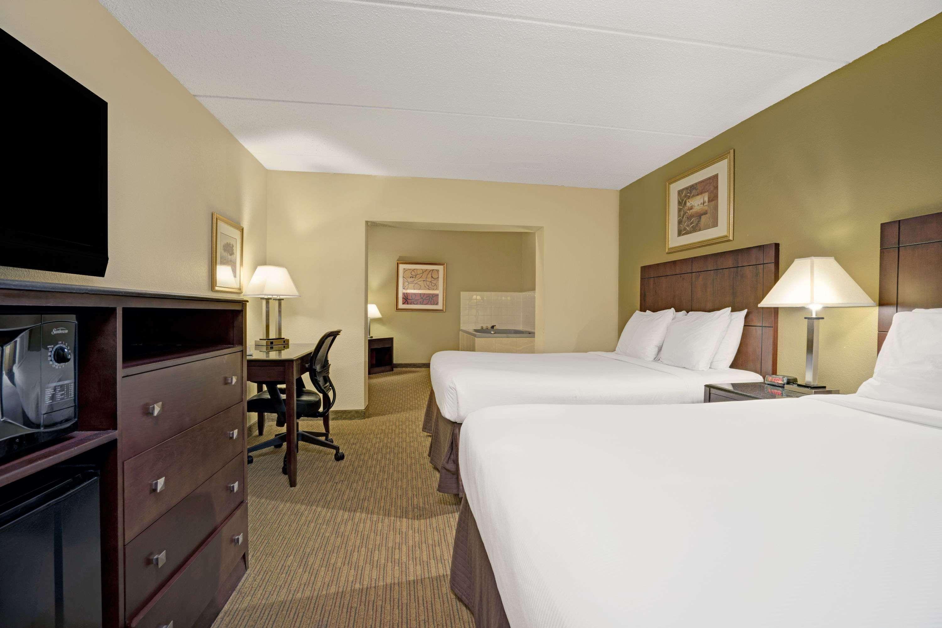 Super 8 By Wyndham Monticello Hotell Eksteriør bilde